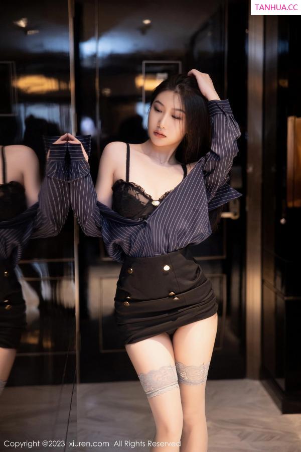   [XiuRen]高清写真图 2023.03.15 No.6418 李佳芮Cherie 短裙美腿第8张图片